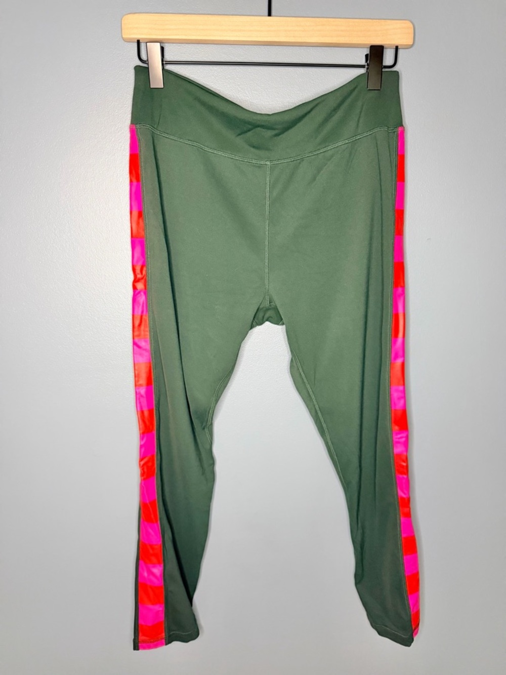 Tory Sport Active Leggings Forest Green w/ Pink and Red Accents | Size Large - Picture 2 of 7